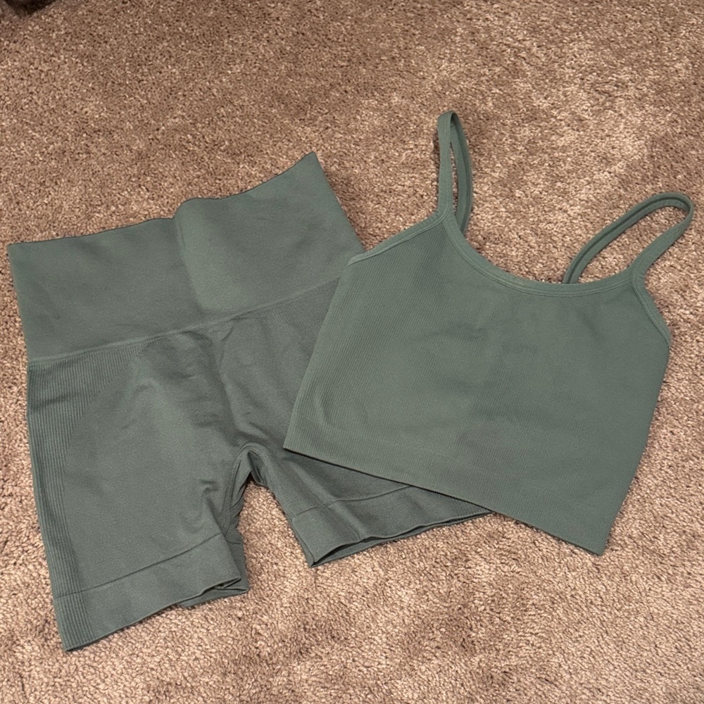 SET Active Tank and Biker Shorts Pine Size Small